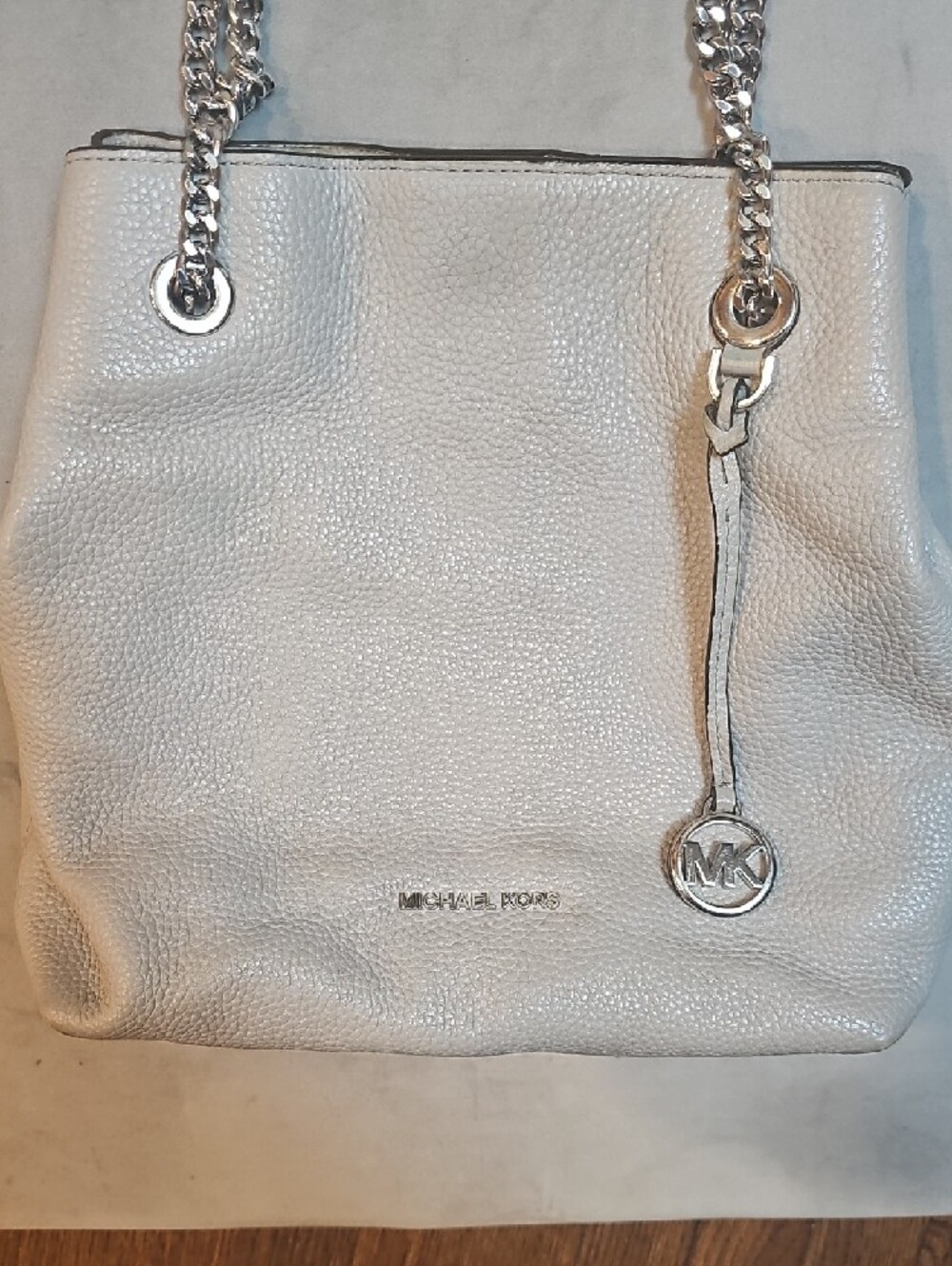 Michael Kors Cream Pebbled Leather Shoulder Tote with Silver Chain - Picture 2 of 12